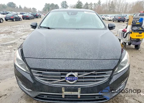 2015 Volvo S60 Platinum z USA, uszkodzony, nr VIN YV126MFM4F1337860